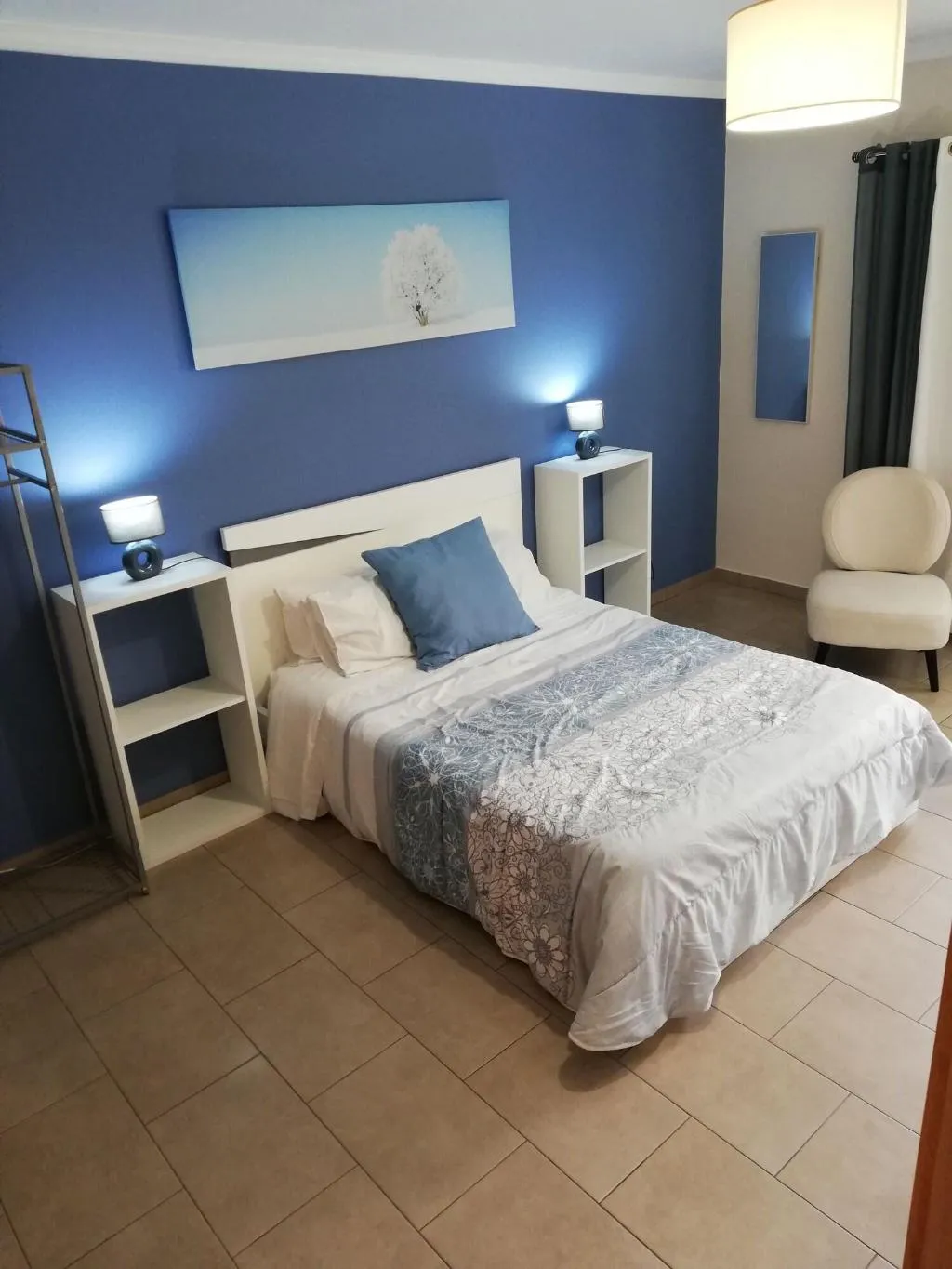 Room, Fx Pena, Madeira