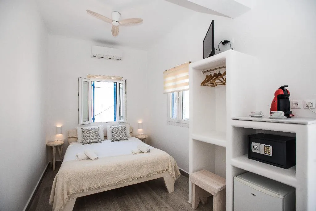 DOUBLE DELUXE WITH BALCONY Room, Eleanna's Suites Mykonos, Mykonos