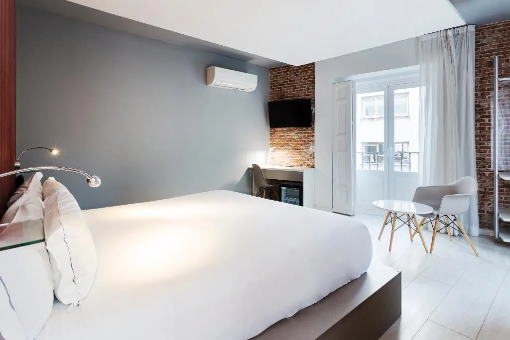 DOUBLE SUPERIOR Room, B&B Hotel Madrid Centro Fuencarral 52, Madrid