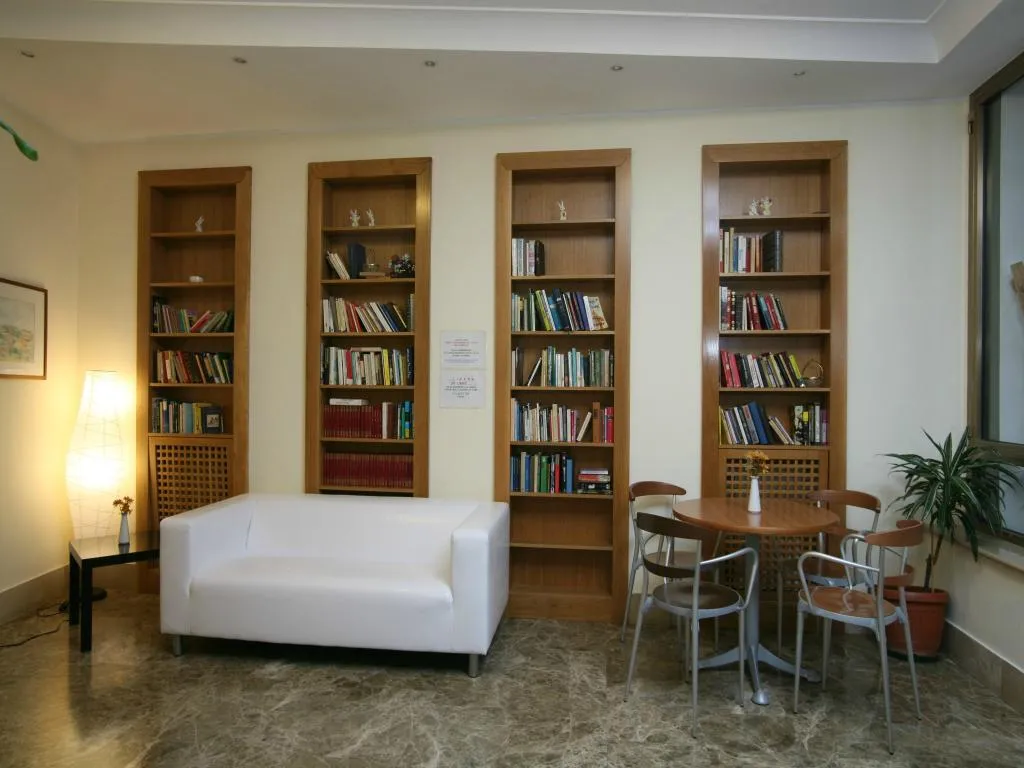 Lobby, Serapo, Rome