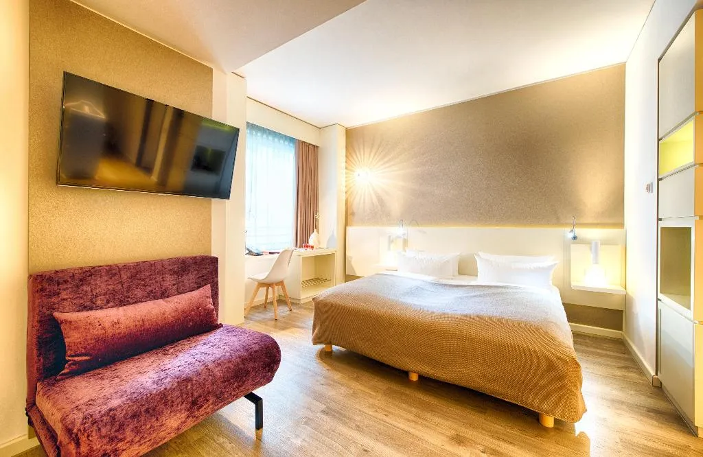 TRIPLE EXECUTIVE Room, Leonardo Hotel Berlin Mitte, Berlin