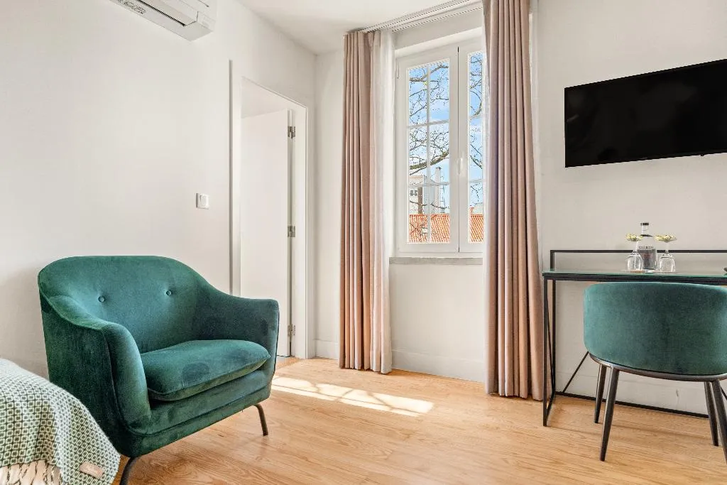 TRIPLE ONE BEDROOM ONE BATHROOM Room, Jardim Da Lapa By Shiadu, Lisbon