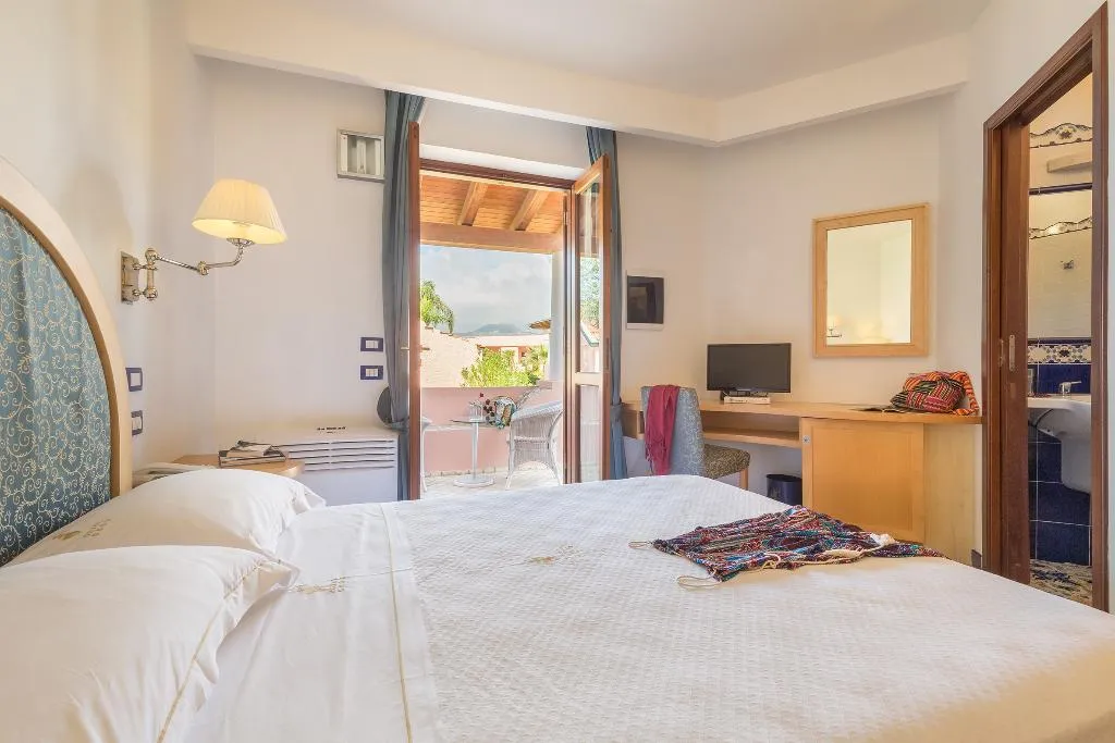 DOUBLE STANDARD Room, Eros, Palermo