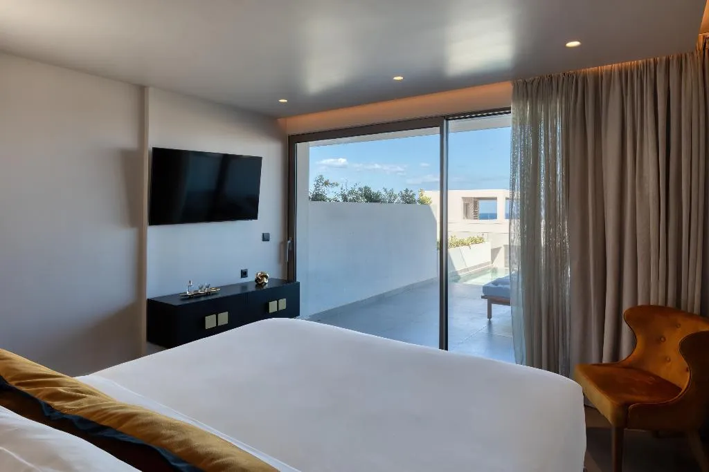 SUITE WITH PRIVATE POOL Room, Castello Boutique Suites By The Sea, Crete