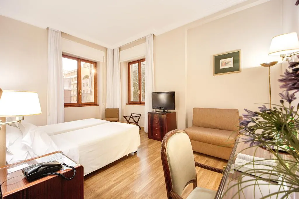 TRIPLE STANDARD Room, Bristol Hotel, Milan