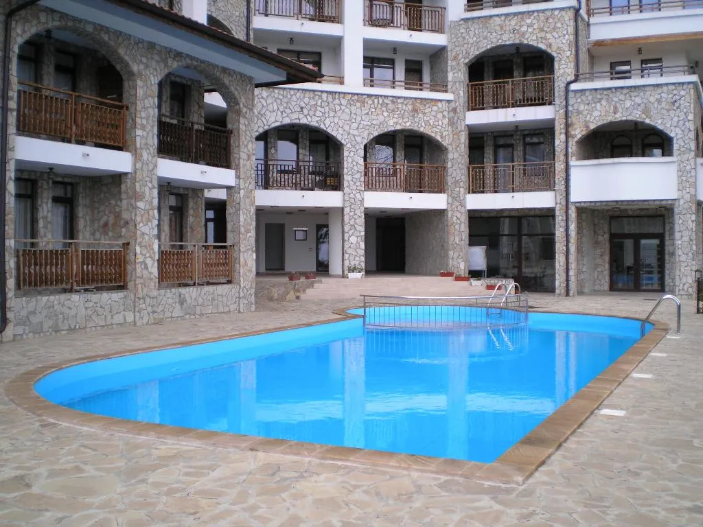 Pool, Etara III, Bourgas