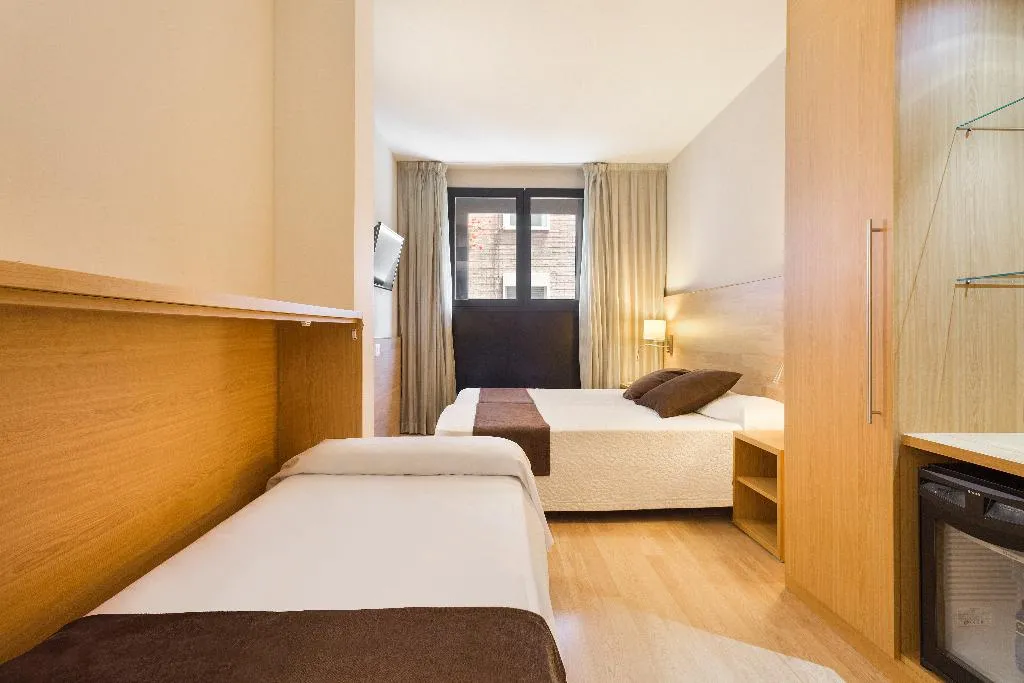 TRIPLE STANDARD Room, Acta Azul, Barcelona