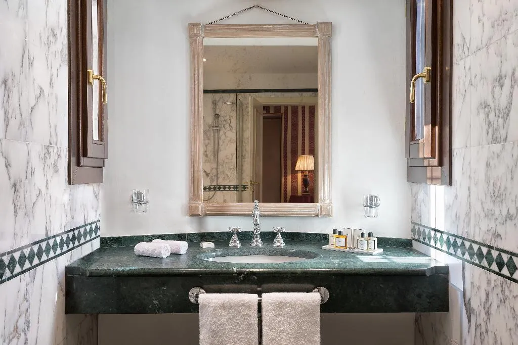 SUITE CANAL VIEW Room, Sina Palazzo Sant'Angelo, Venice