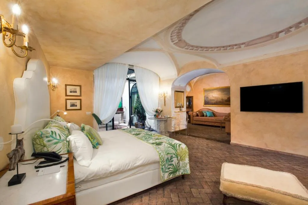 Room, Palazzo Marziale, Naples