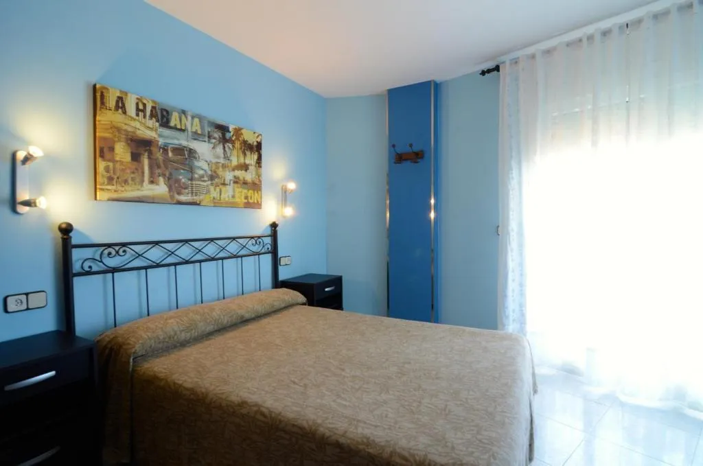 APARTMENT CAPACITY 6 TWO BEDROOMS Room, Medes Park, Costa Brava