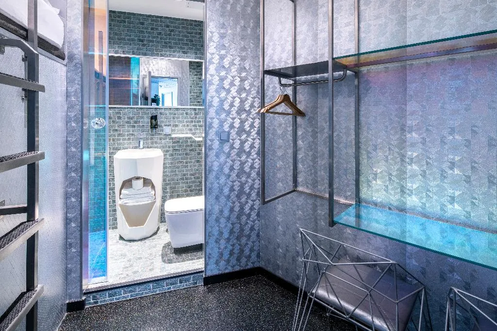 DOUBLE BUNK BED Room, Diamond Capsule Hotel Amsterdam South, Amsterdam