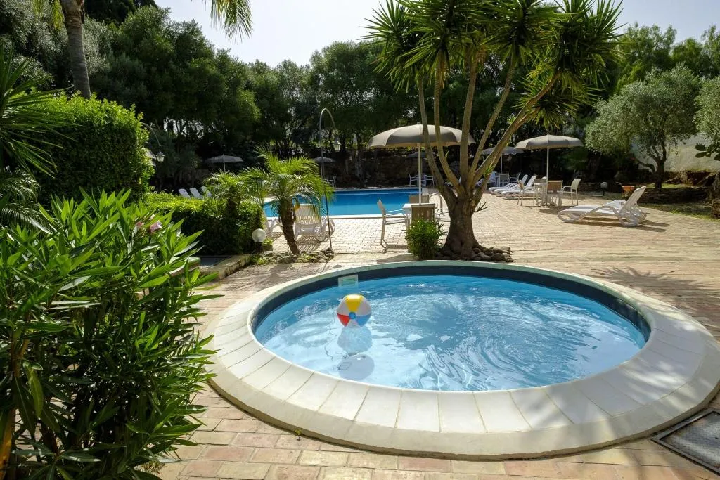 Pool, Case di Latomie, Palermo