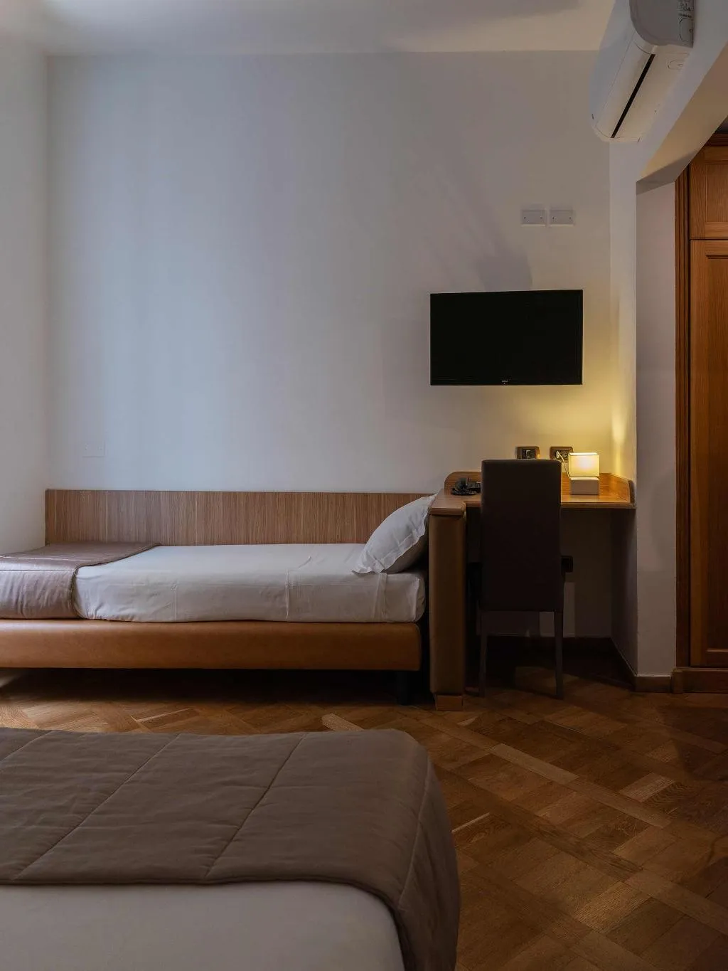 TRIPLE STANDARD Room, Grand Hotel Europa, Naples