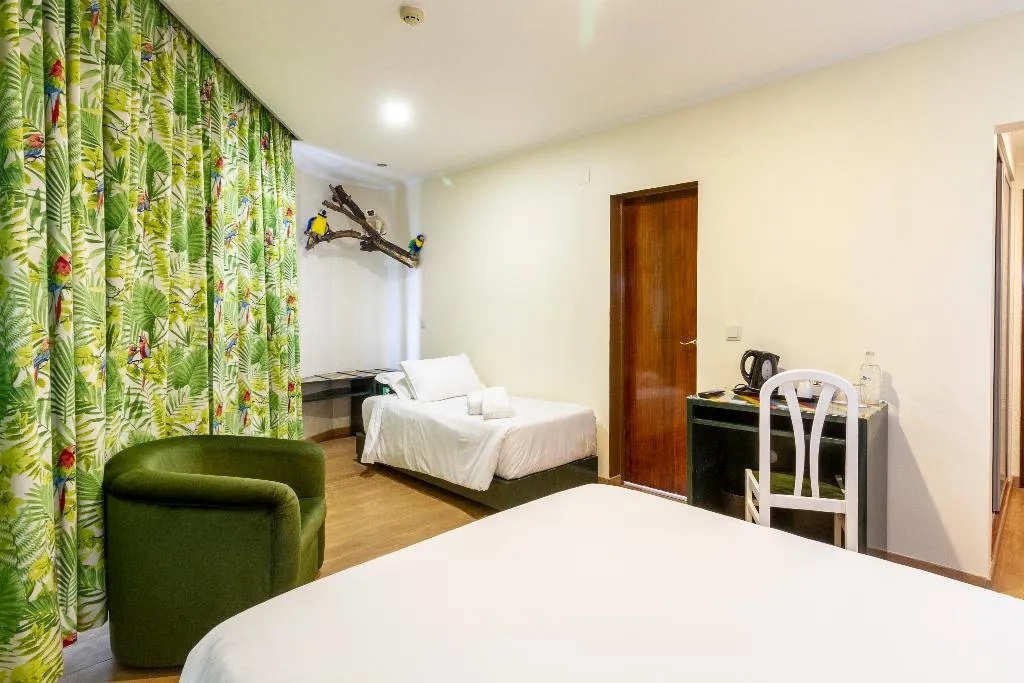 TRIPLE STANDARD Room, A.S. Lisboa, Lisbon