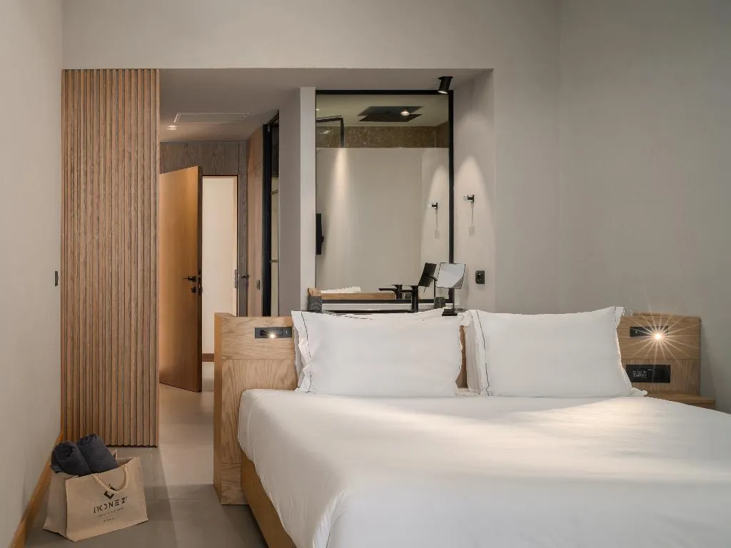 SUITE DELUXE WITH PRIVATE POOL Room, Ikones Seafront Luxury Suites, Crete