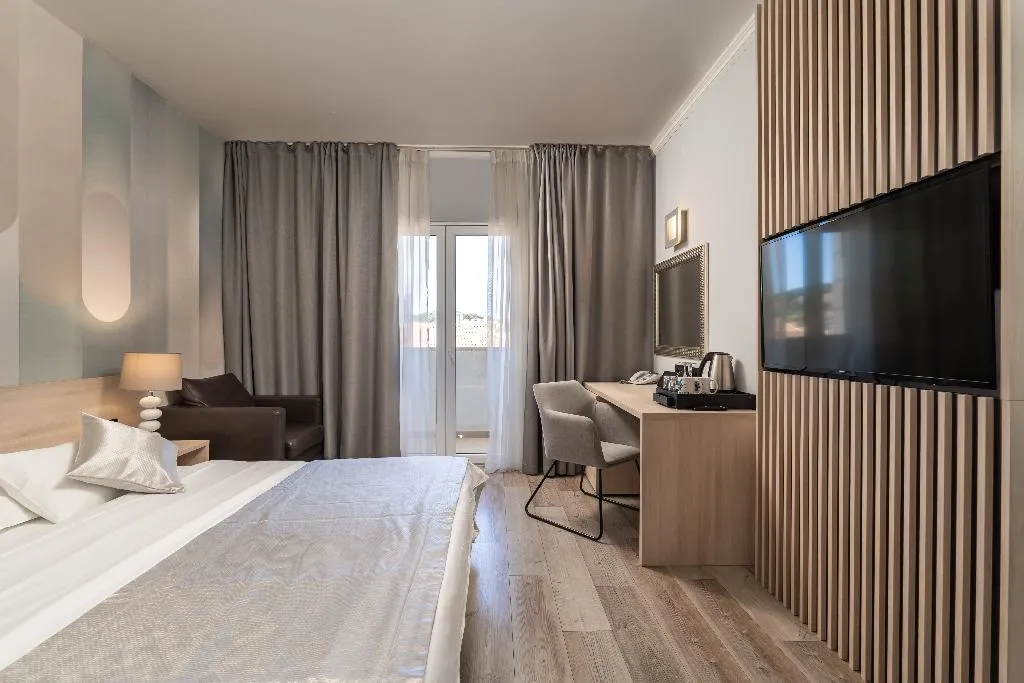 DOUBLE STANDARD Room, Berkeley, Dubrovnik