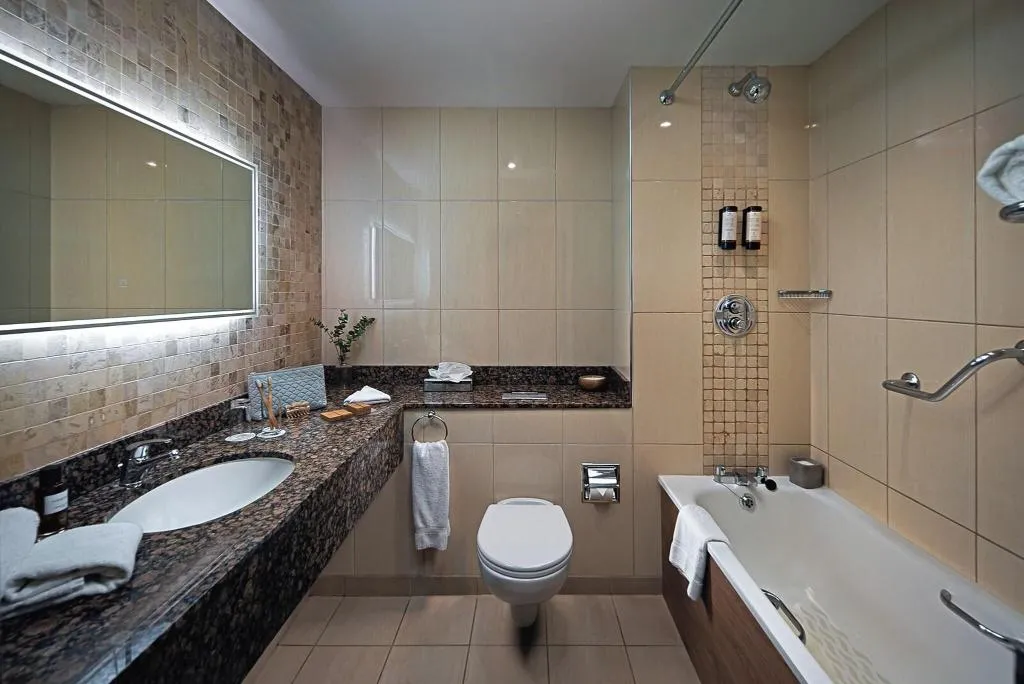 DOUBLE DELUXE KING BED Room, Carlton Hotel Dublin Airport, Dublin