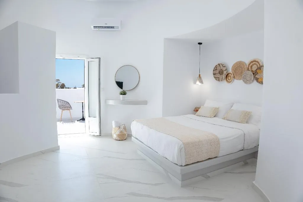 SUITE TWO BEDROOMS TWO BATHROOMS Room, Kýma Perissa, Santorini