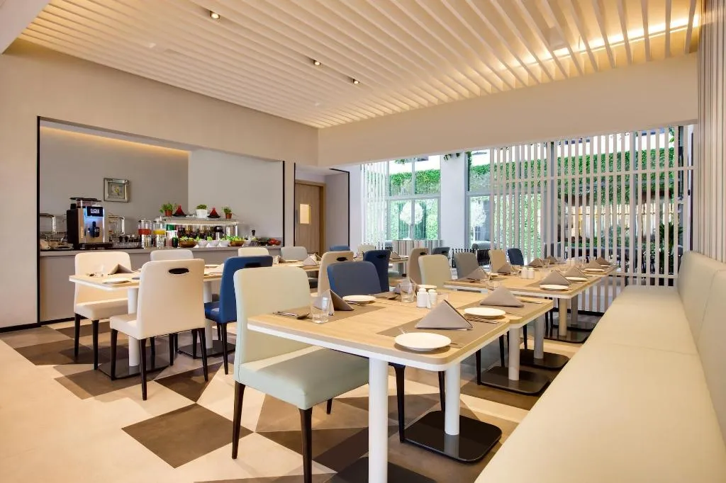 Restaurant, Lemon Tree Hotel Jumeirah, Dubai, Dubai