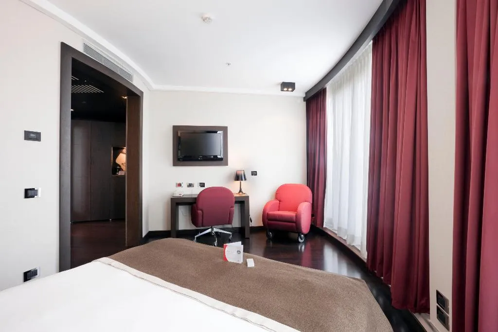 DOUBLE PREMIUM KING BED Room, Crowne Plaza Milan City, Milan