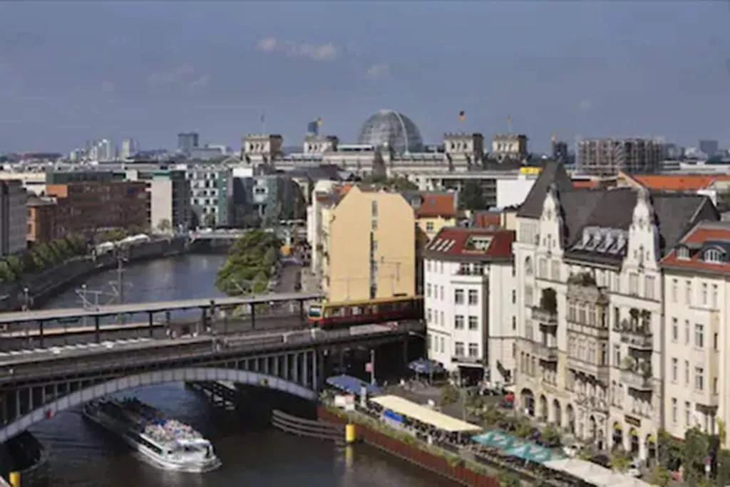 SUITE STANDARD Room, Melia Berlin, Berlin