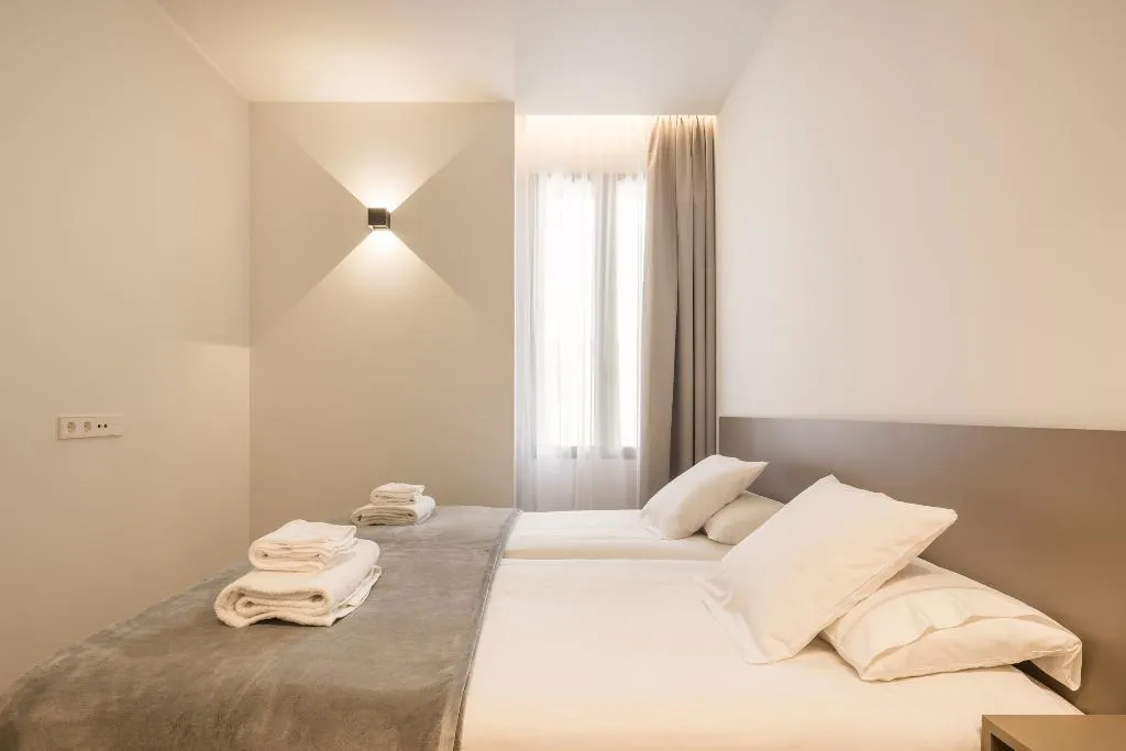 APARTMENT TWO BEDROOMS Room, Mon Suites Jardin de Ayora, Valencia
