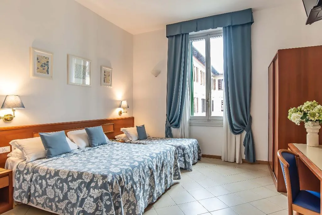 QUADRUPLE CLASSIC Room, Hotel Bonifacio, Florence