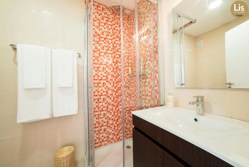 APARTMENT CAPACITY 3 ONE BEDROOM Room, Lis Apartments, Lisbon