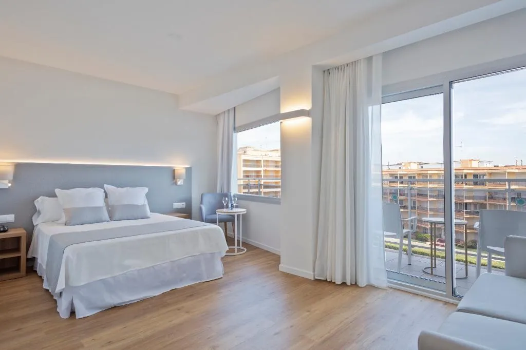FAMILY ROOM CAPACITY 4 Room, Best Terramarina, Costa Brava