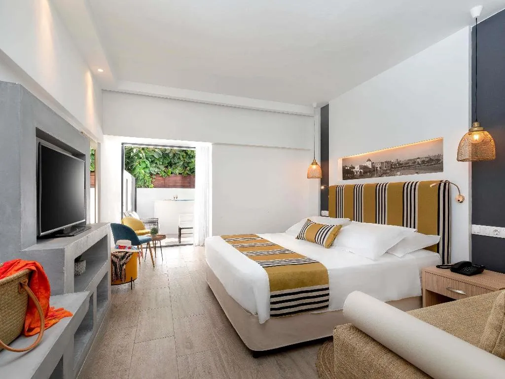 JUNIOR SUITE WITH PRIVATE POOL Room, Mercure Rhodes Alexia Hotel & Spa, Rhodes