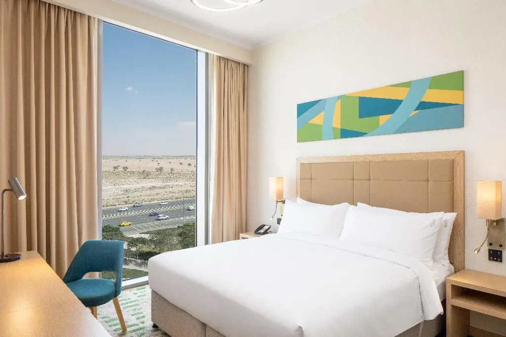 SUITE KING SIZE BED Room, Holiday Inn Hotel & Suites Dubai Science Park, Dubai