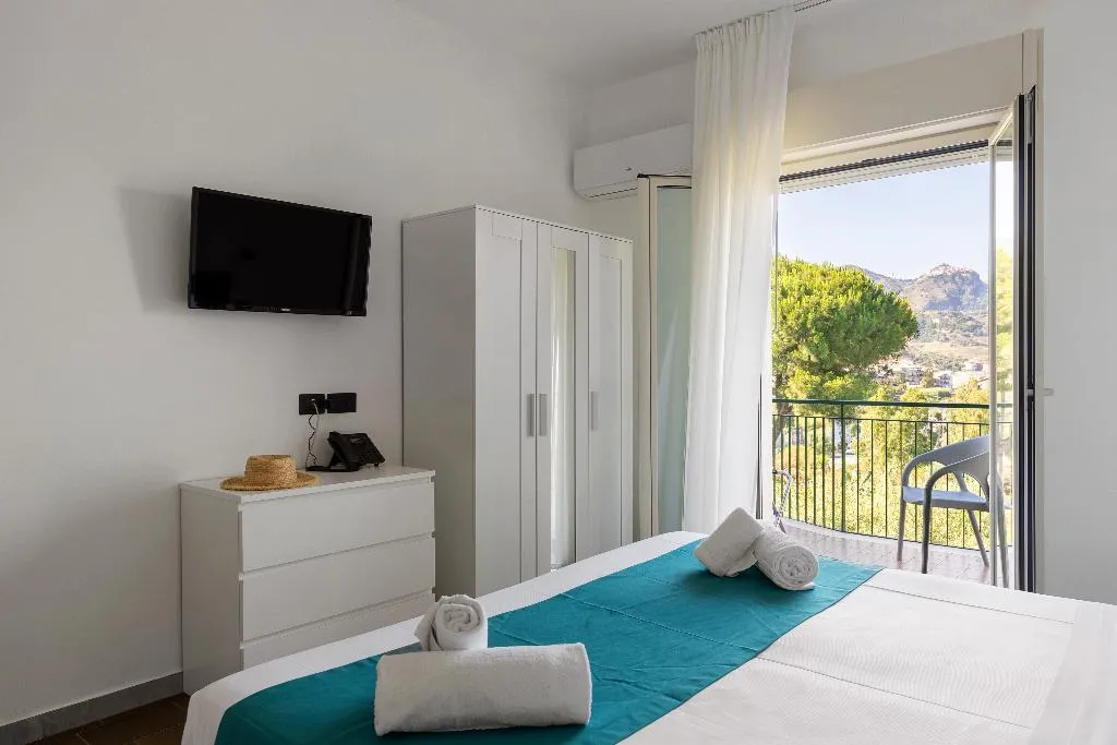 QUADRUPLE WITH BALCONY Room, Villa Collina, Taormina