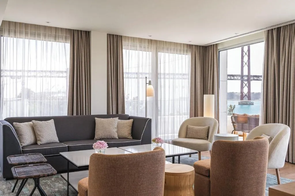 SUITE PREMIUM QUEEN BED Room, Hyatt Regency Lisbon, Lisbon