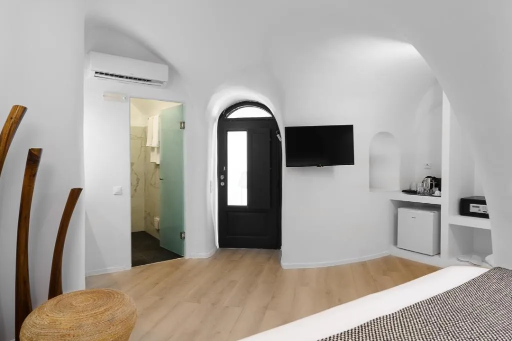 STUDIO STANDARD Room, Mill Houses New Elegant Suites by Mr and Mrs White, Santorini