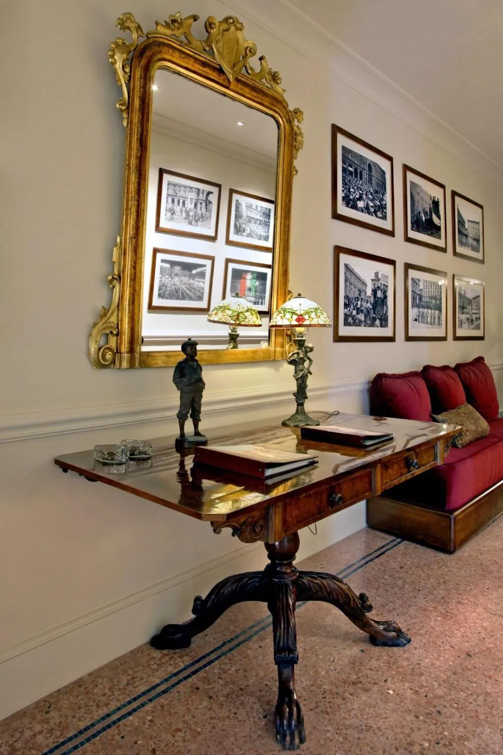 Lobby, Pendini, Florence