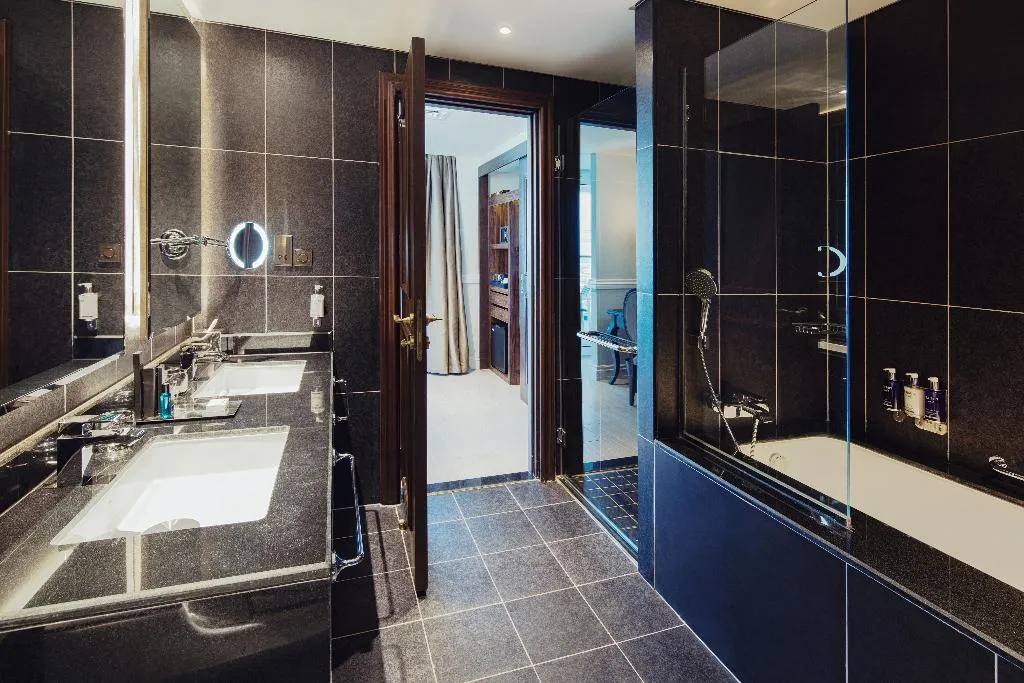 STUDIO DELUXE Room, Dukes The Palm Dubai Hotel, Dubai
