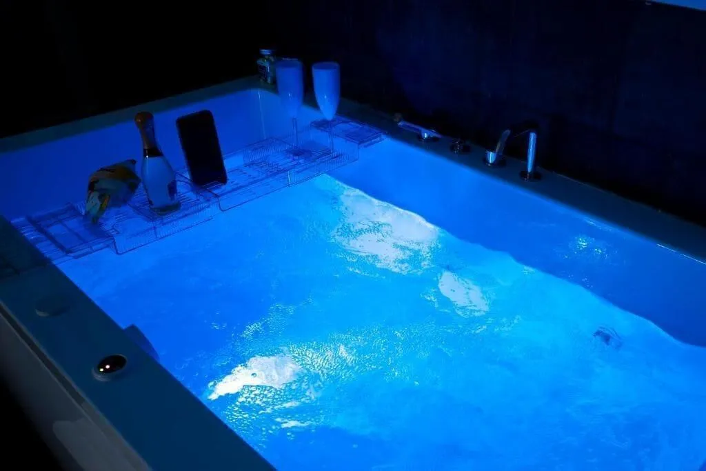 Room, Yacht Club Angioino, Naples