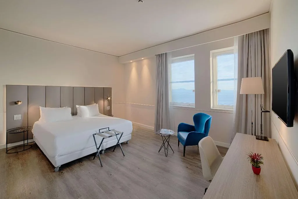 FAMILY ROOM CAPACITY 3 Room, NH Napoli Panorama, Naples