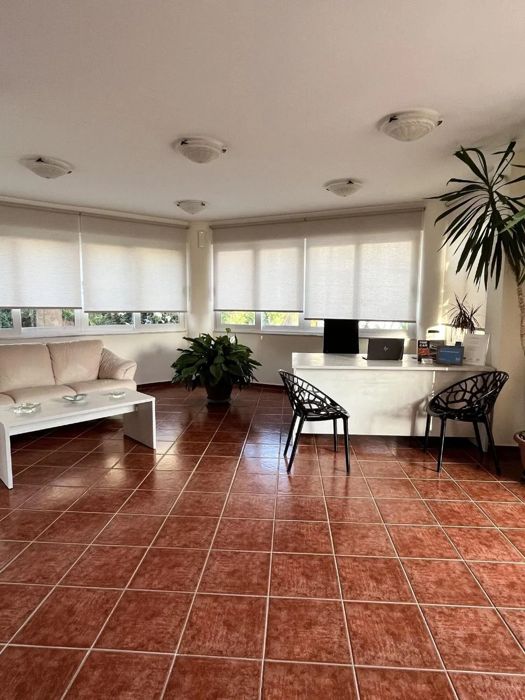 Lobby, Iolkos Hotel Apartments, Crete