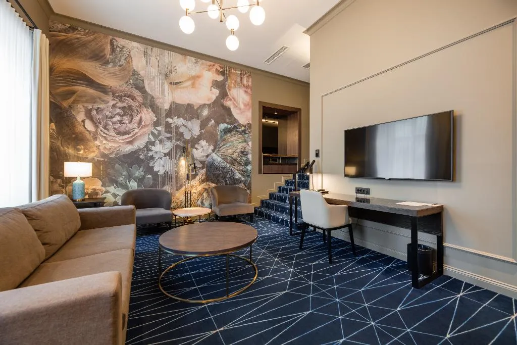 SUITE WITH BALCONY Room, Movenpick Hotel Tallinn, Tallinn