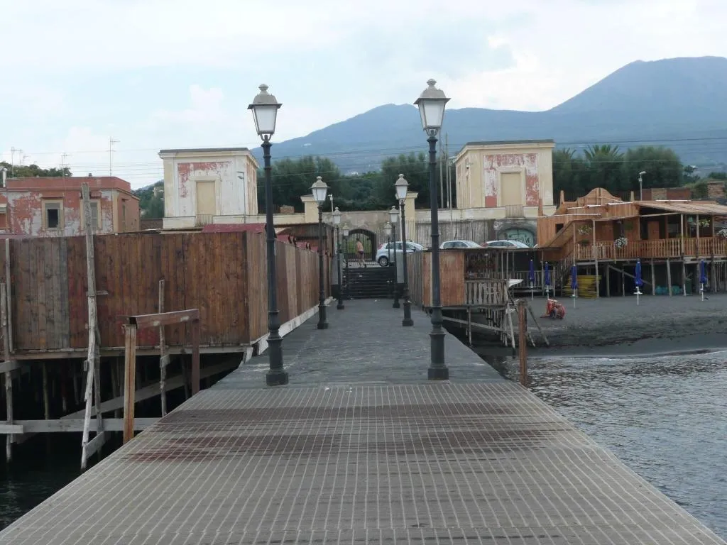 Terrace, I Papiri, Naples