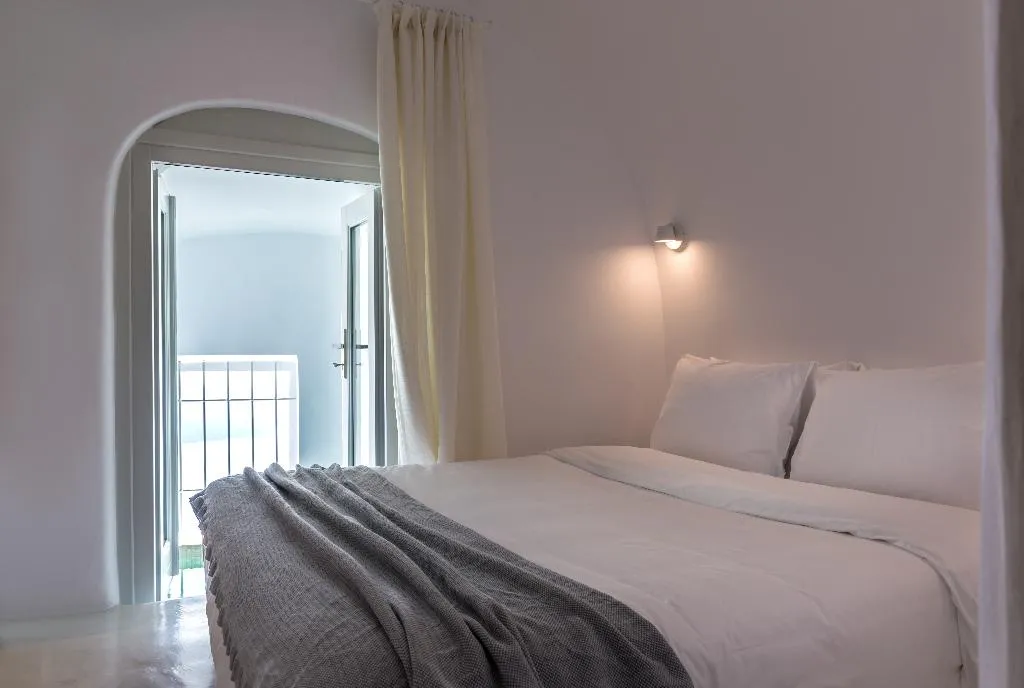 SUITE WITH PRIVATE POOL Room, Nefeles Luxury Suites, Santorini