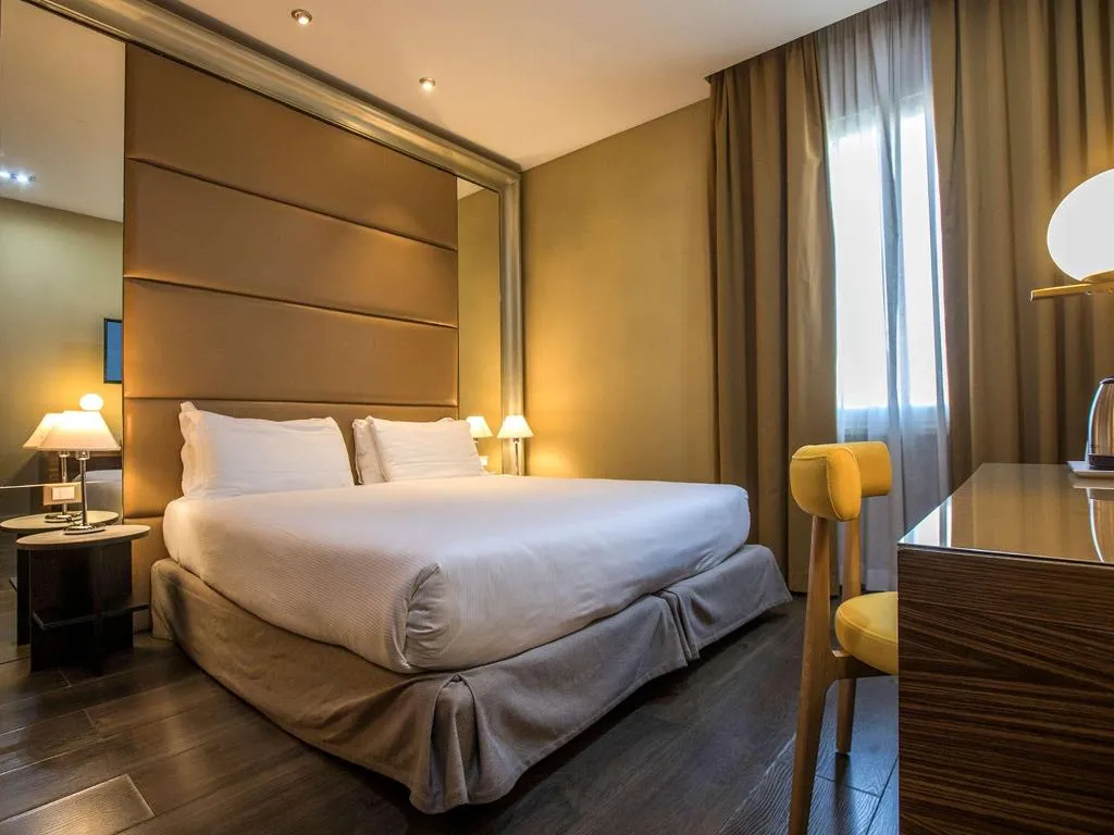 Room, Mercure Roma Centro St. John, Naples