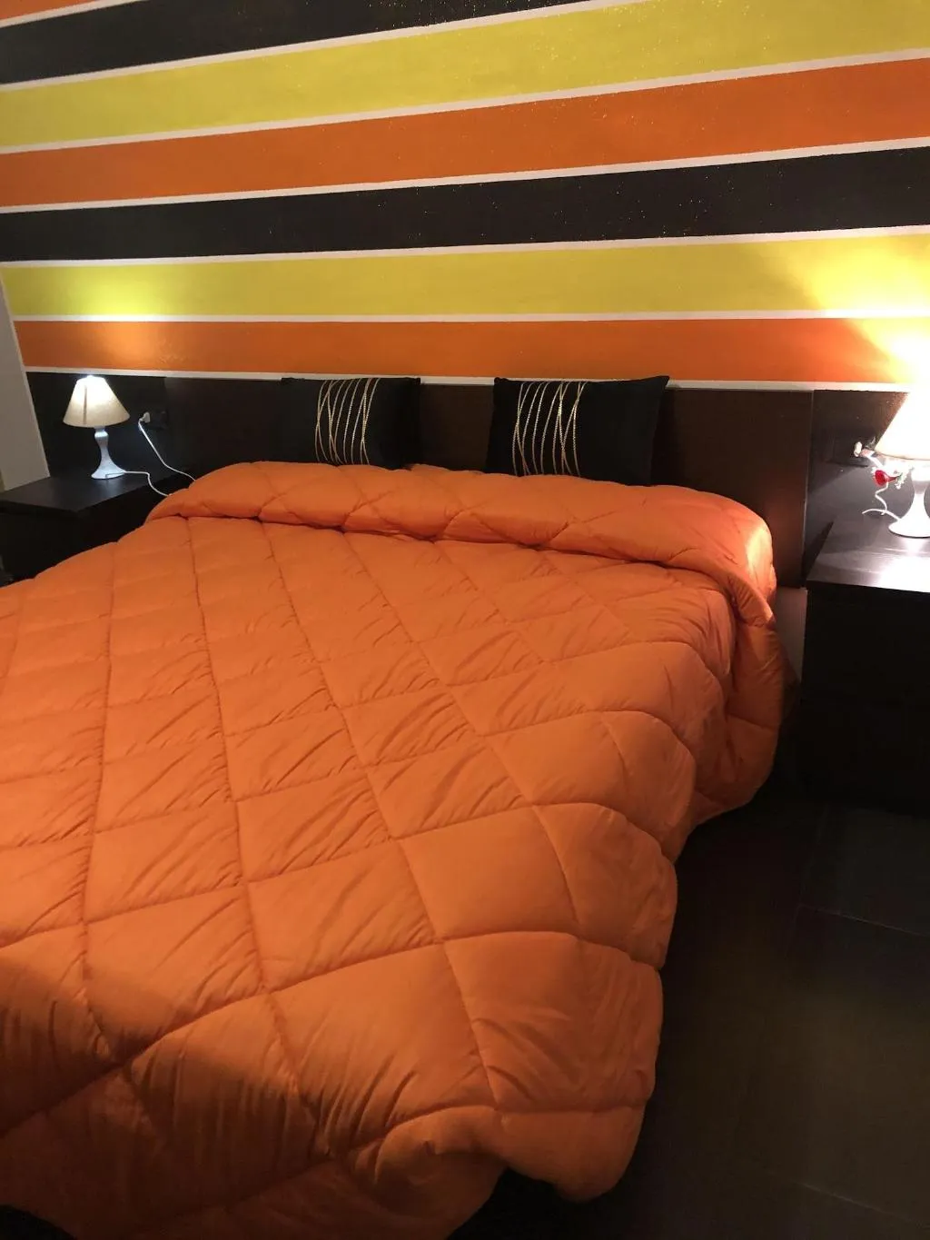 Room, Moonrose, Milan