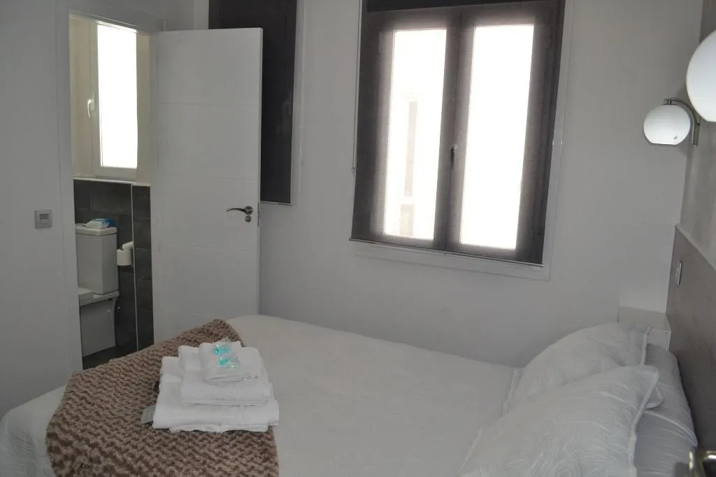 Room, Hostal Meyra, Madrid