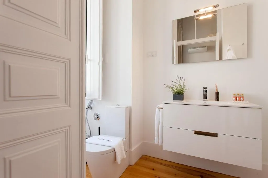 Room, Feels Like Home Chiado Prime Suites, Lisbon