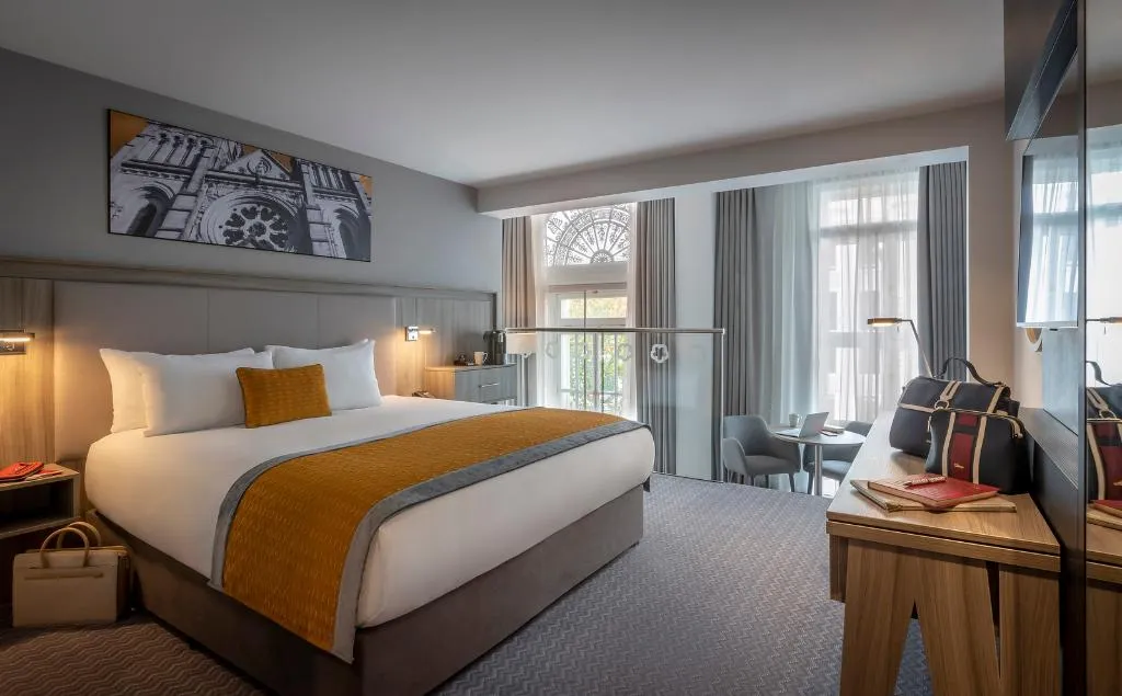 DOUBLE EXECUTIVE KING BED Room, Maldron Hotel Southmall, Cork