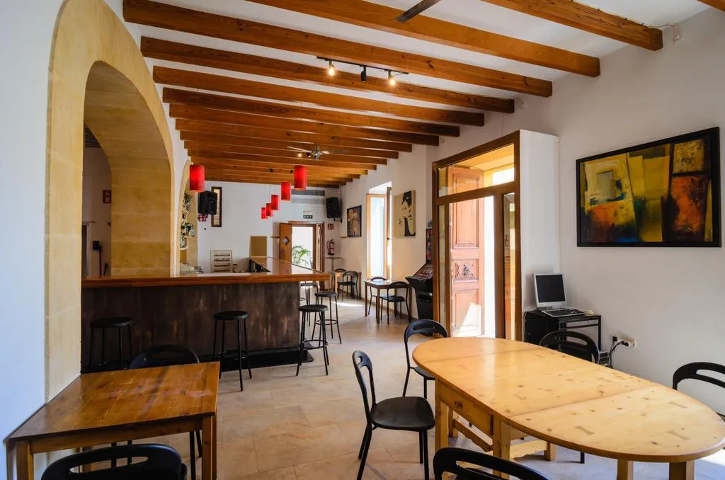 Bar, Embat Hostel, Majorca