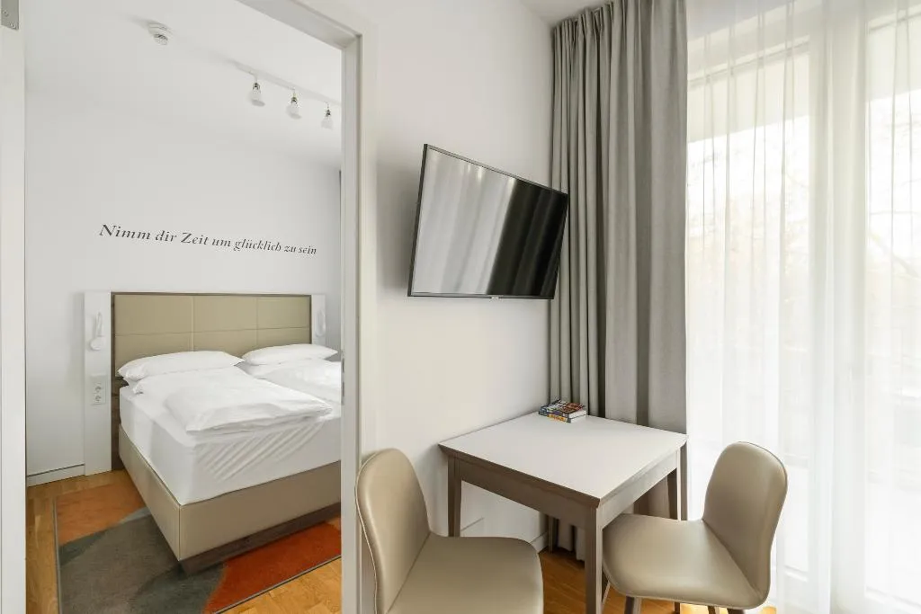 APARTMENT DELUXE ONE BEDROOM Room, High Park am Potsdamer Platz, Berlin