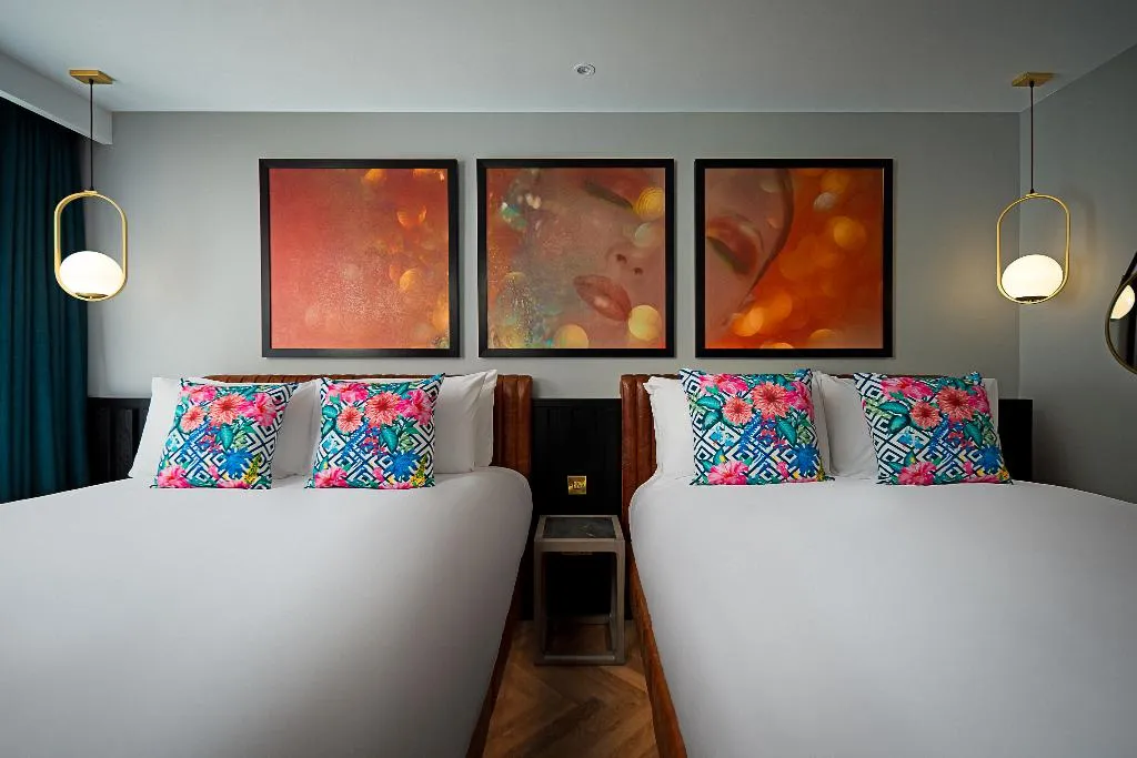 QUADRUPLE DELUXE KING BED Room, NYX Hotel Dublin Portobello, Dublin